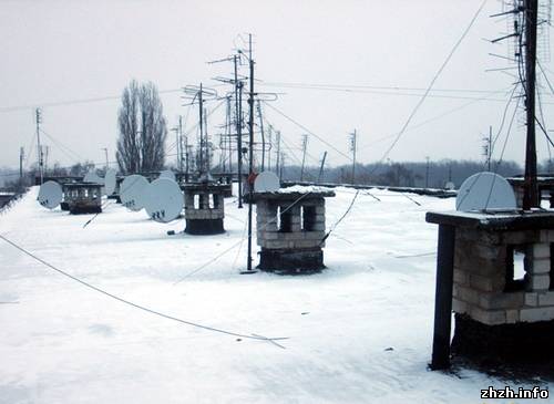Житомир запретил без разрешения устанавливать спутниковые антенны на крышах домов