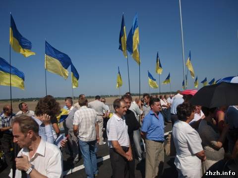 Янукович в Житомире открыл развязку