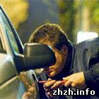 Криминал: В Житомире из авто бизнесмена украли барсетку и 10 тысяч долларов США