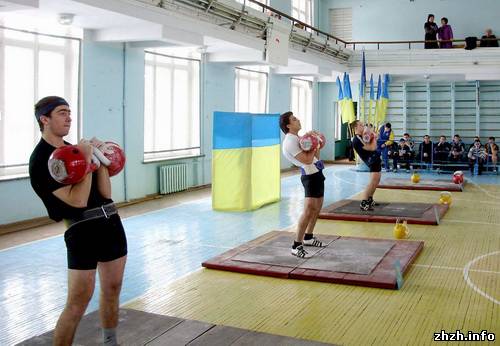 Кубок Украины по гиревому спорту выиграли спортсмены из Житомира