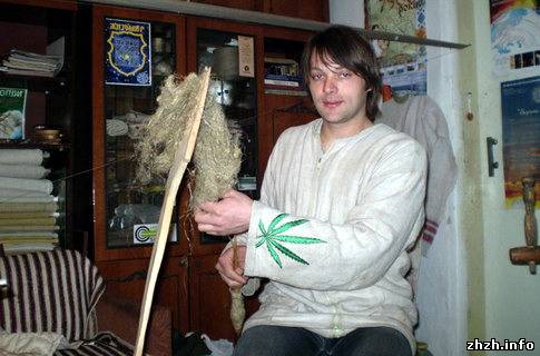 Олег Земнухов из Житомира начал шить одежду из конопли. ФОТО